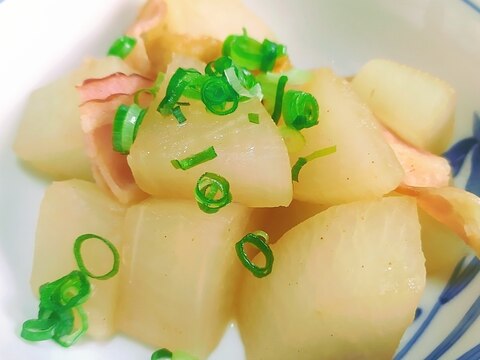 大根とベーコンと油揚げの煮物